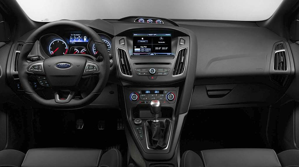 Automakers and Consumers Embrace the Manual Transmission Once Again
